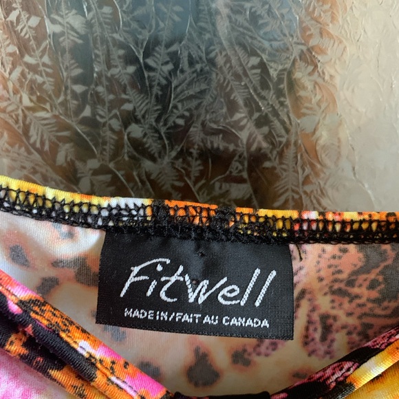 FITWELL DRESS 22.5” PTP - Picture 4 of 4